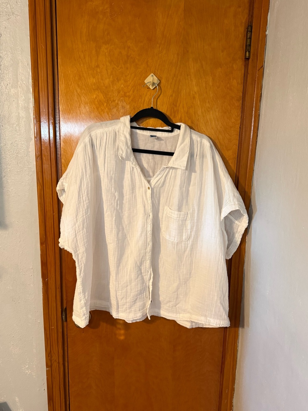 Old Navy White Button Shirt Size XXL Tall